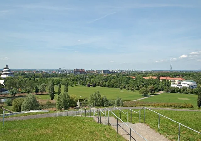 Elbauernpark, Aussichtspunkt Deponie