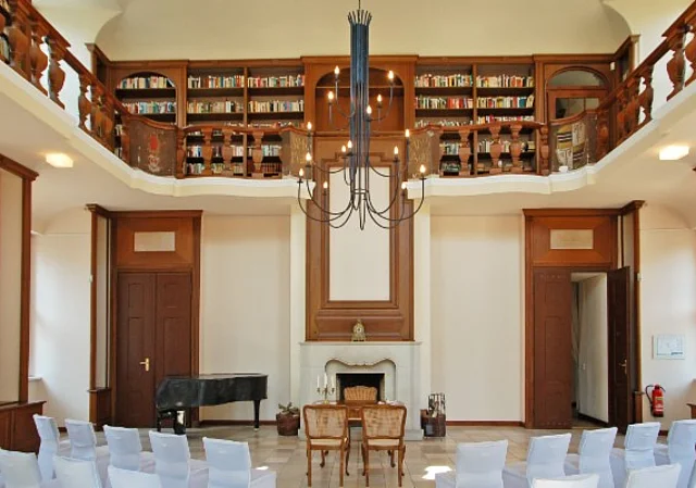 Schloss Ostrau, Bibliothekssaal