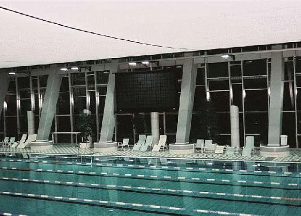50-Meter-Becken Liegestühle 