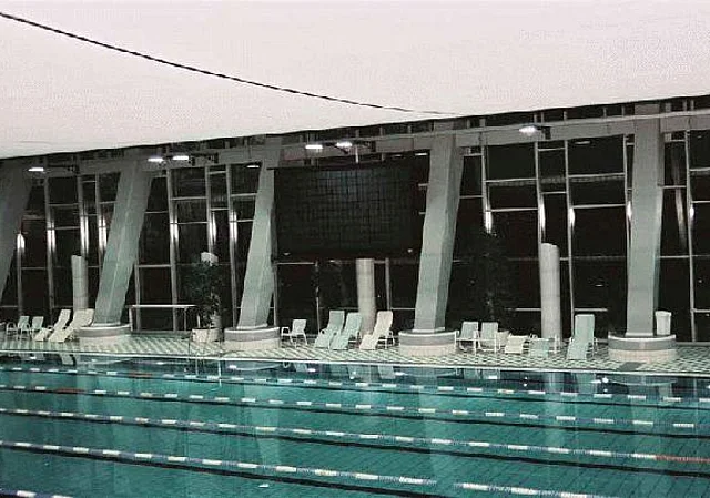 50-Meter-Becken Liegestühle