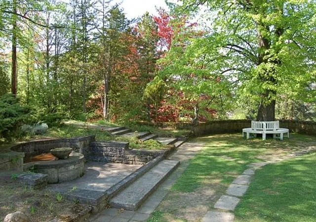 Brunnen Westseite
