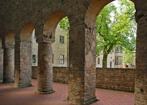 Stiftskirche, Kreuzgang 