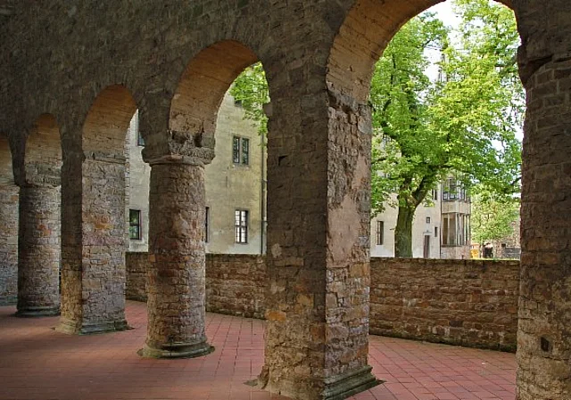 Stiftskirche, Kreuzgang