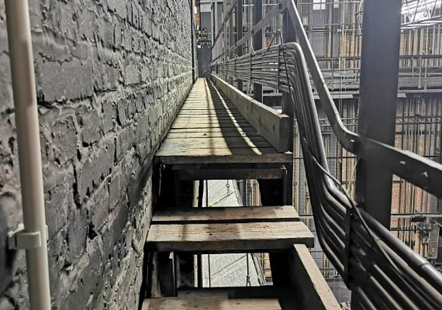 Blick auf seitliche Balustrade