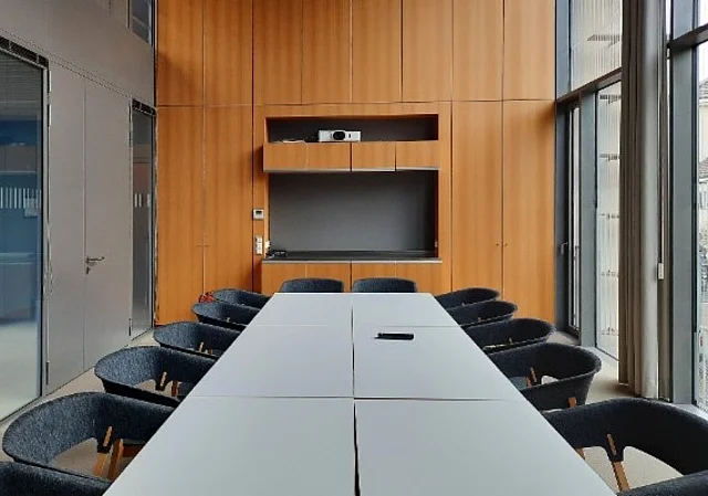 Konferenzraum mit Küchentzeile