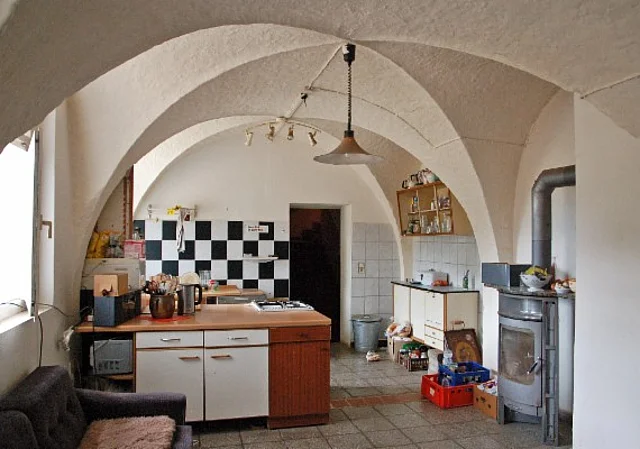 Kloster Posa, Vorderhof