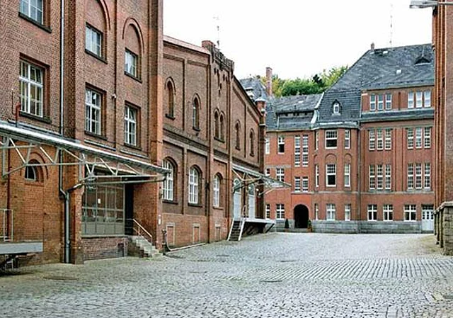 Lagerhaus, Westen