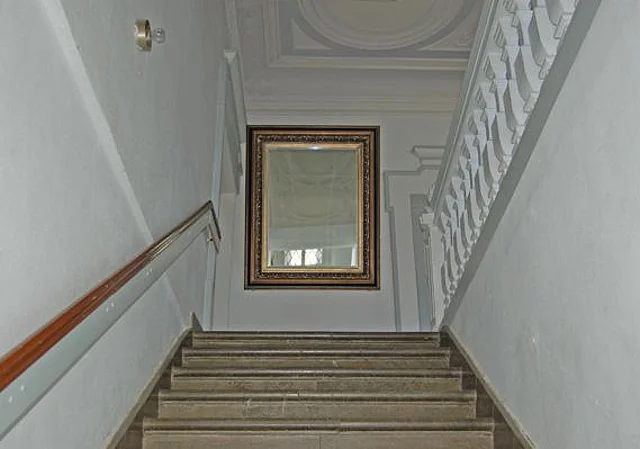 Treppe ins 1. OG