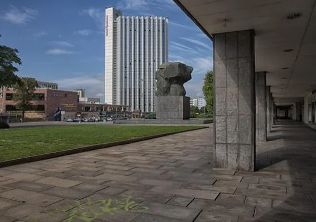 Blick auf das Hotelhochhaus