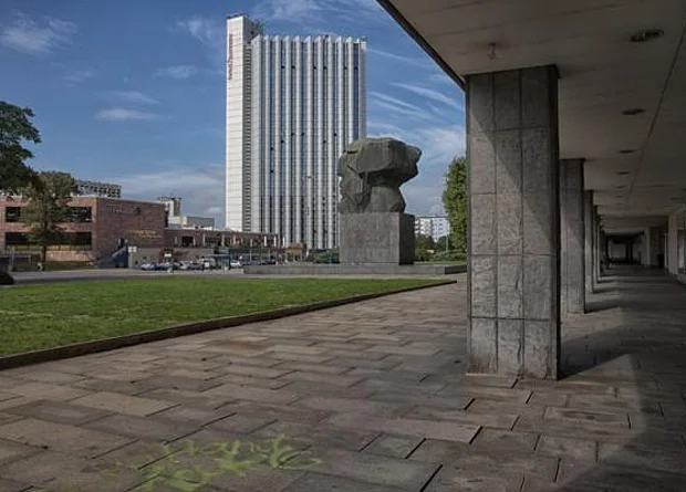 Blick auf das Hotelhochhaus 