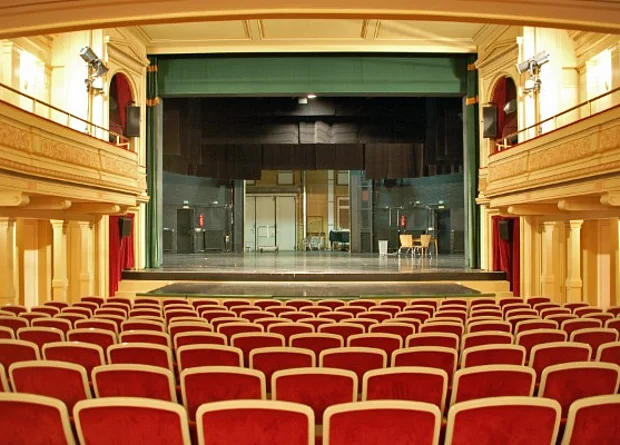 Carl-Maria-von-Weber Theater, Saal 