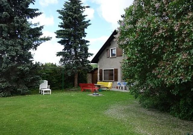 Bungalow mit Wiese