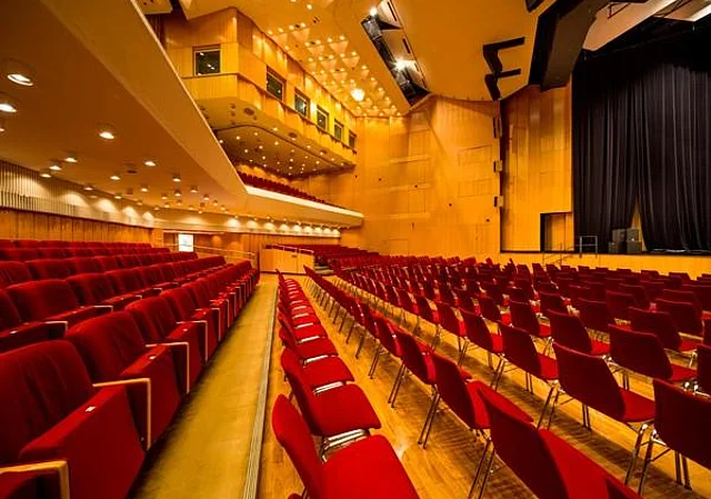 Saal mit Regieloge