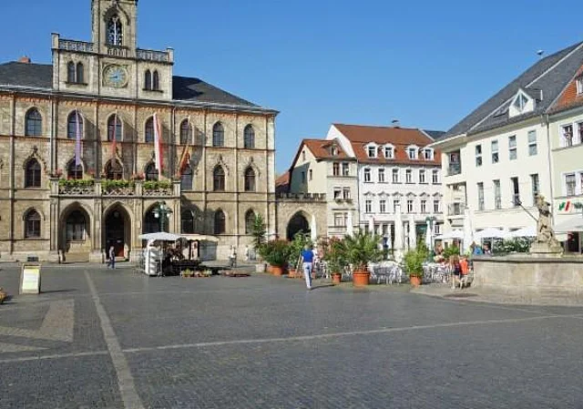 Westseite mit Rathaus