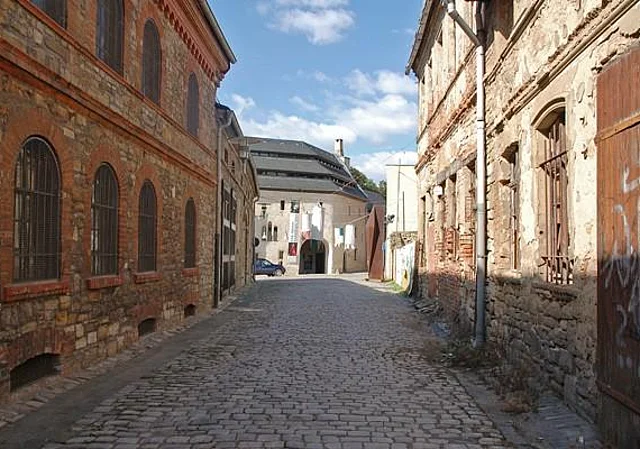 Grauer Hof, Zufahrt