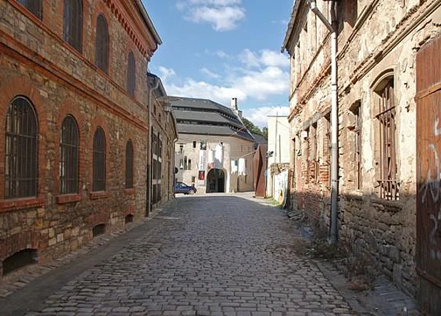 Grauer Hof, Zufahrt 
