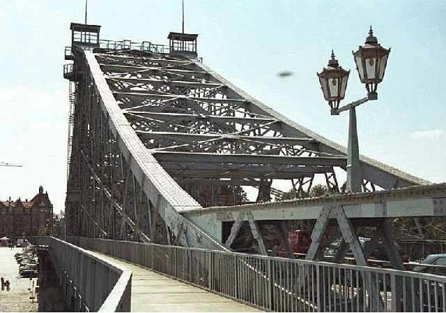 Loschwitzer Elbbrücke "Blaues Wunder"