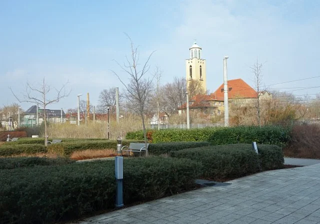 Nordseite Blick zur Luther-Kirche