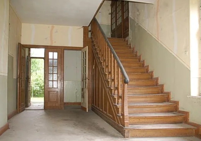 Foyer im Erdgeschoss, Blick zum Haupteingang