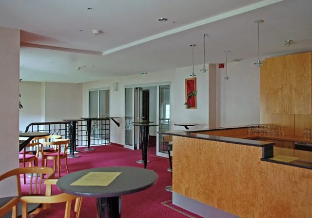 Bar im Parkett