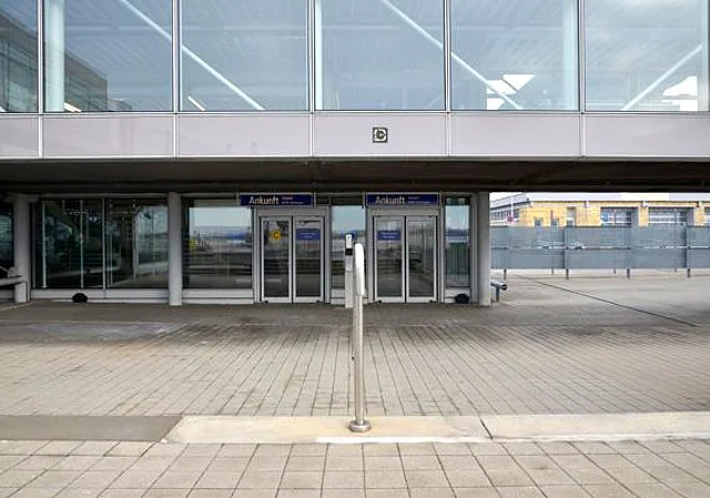 Gates mit Schiebetüren