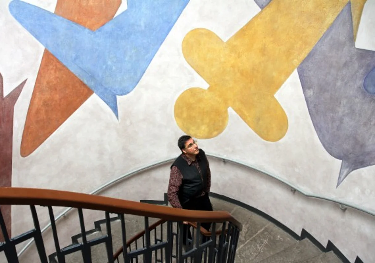 Stephen Kovats im Oskar-Schlemmer-Treppenhaus an der Bauhaus-Uni Weimar