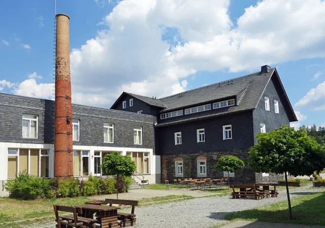 Hof zwischen Remise und Kaue