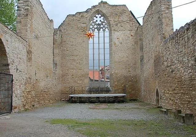 Blick in die Kirchenruine nach Westen