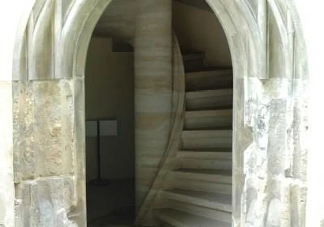 Gotisches Portal, Ostseite Konversenhaus