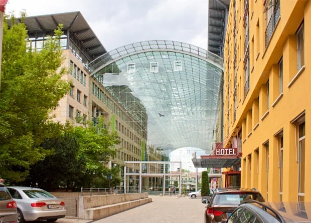 World Trade Center Dresden, Eingang Süden, Hotel 