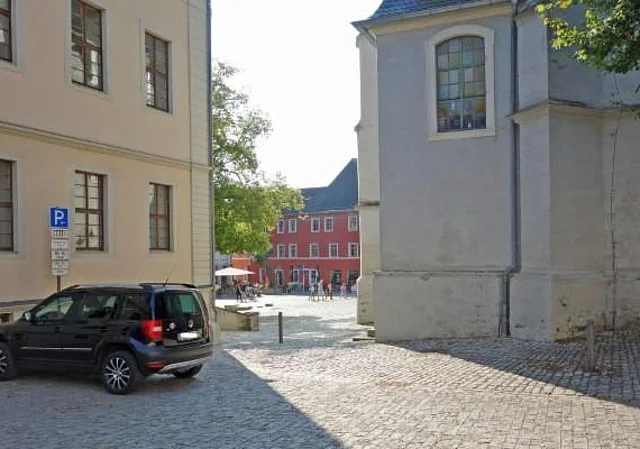 Ostseite, Durchgang von der Volkshochschule