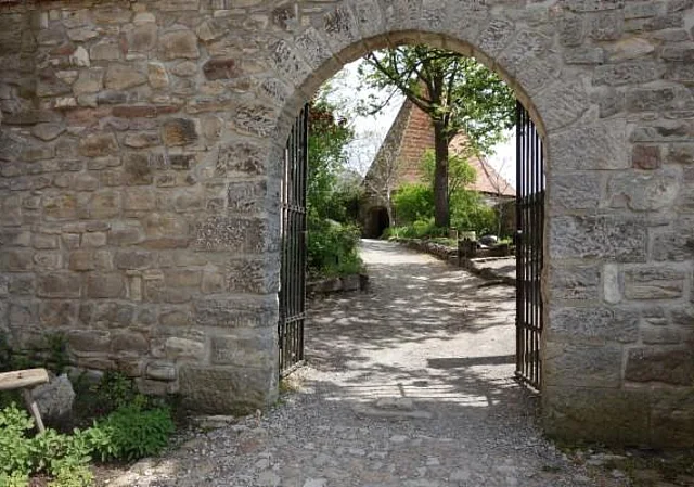 Durchgang zur Kernburg