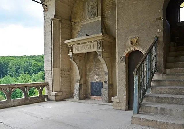 Aussichtsturm, 1. Plateau