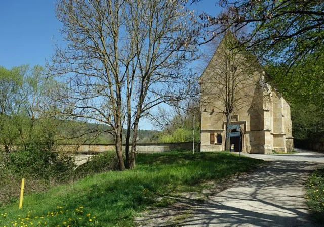 Blick vom Ostufer zur Liboriuskapelle