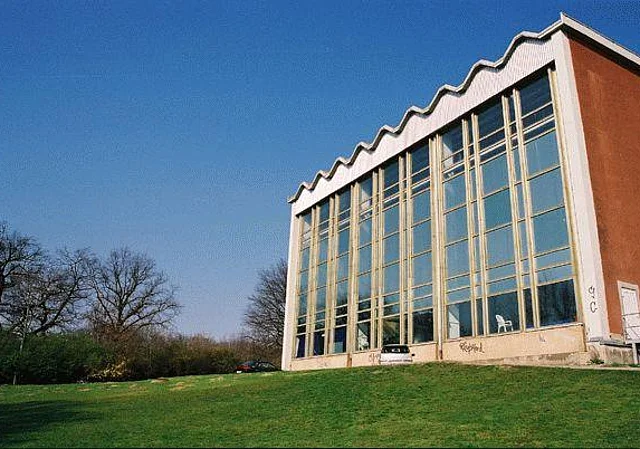 Schwimmhalle, Südseite