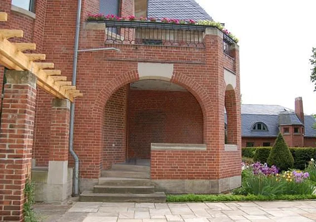 Eingang Hauptgebäude Westseite