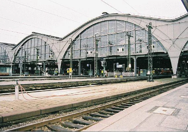 Bahnsteig, Bahngleise, Nordseite