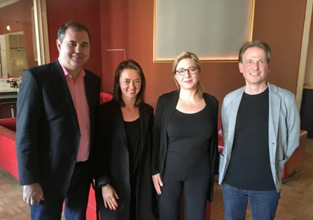 Markus Görsch (MDM), Magdalena Zieba-Schwind, Pianistin Ragna Schirmer und Günter Atteln im Puschkinhaus Halle