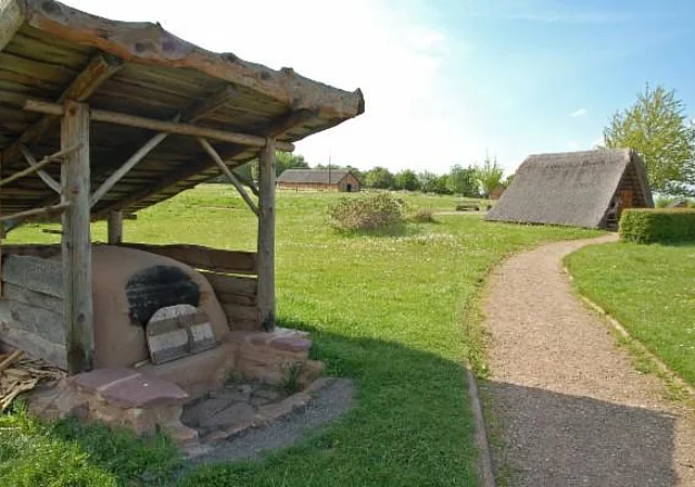 Backofen und Grubenhaus