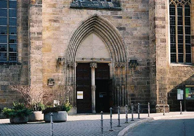 Eingang Kirche Westseite