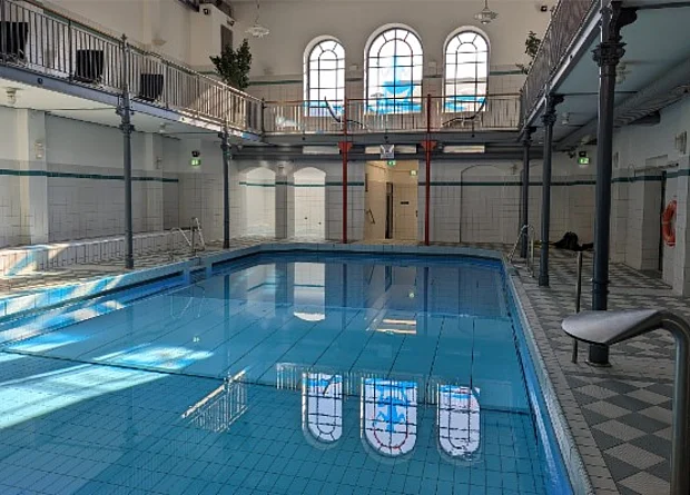 Nordbad Dresden, Schwimmhalle 