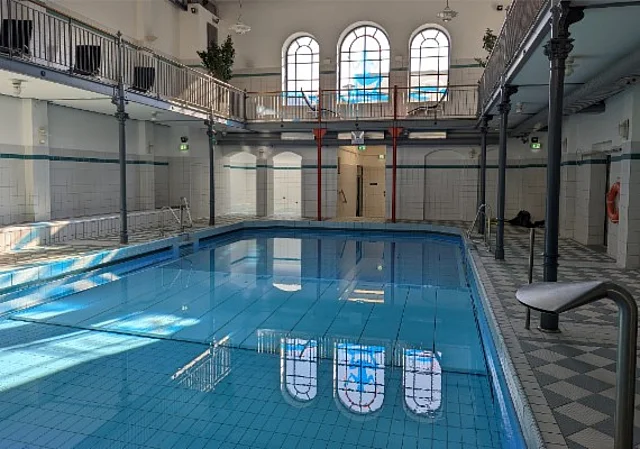 Nordbad Dresden, Schwimmhalle