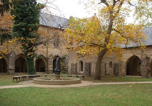 Kreuzhof mit Wort-Gottes-Kapelle nach Südwest