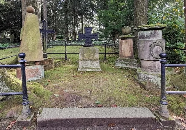 historisches Kriegergrab