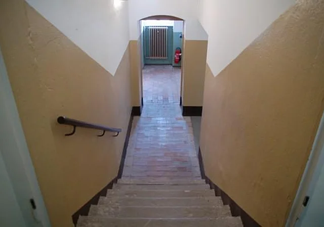 Treppe in das Kellergeschoss