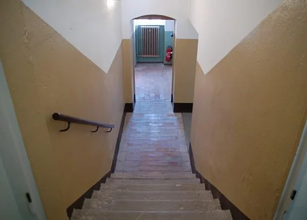 Treppe in das Kellergeschoss 