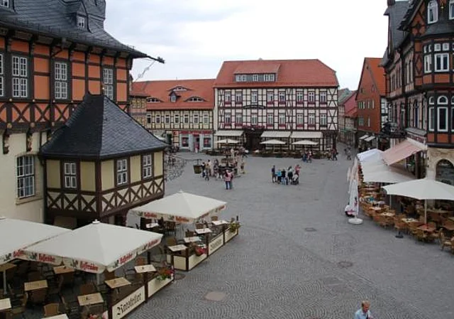 Blick auf den Markt mit Ratskeller nach Norden