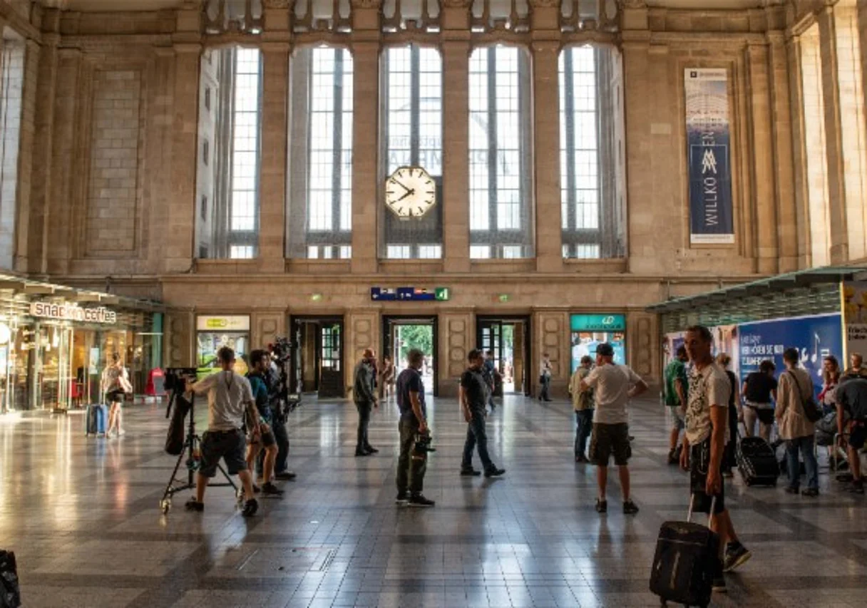 Am Set in der Osthalle des Hauptbahnhofs Leipzig