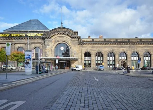 Bahnhof Dresden-Neustadt, Schlesischer Platz 