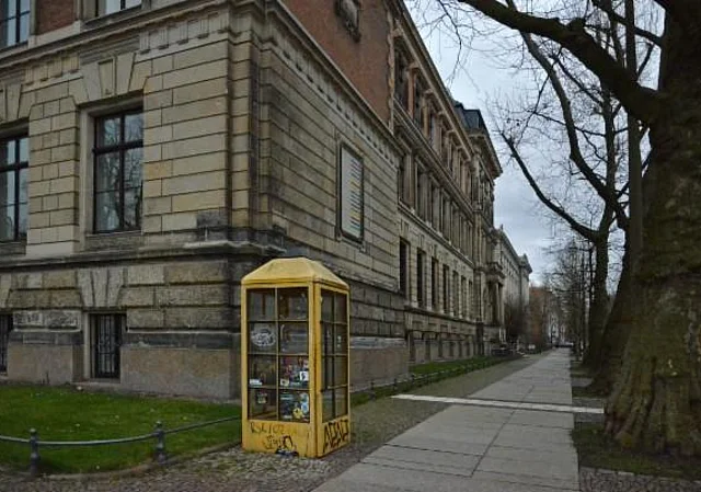 Musikviertel Leipzig, Wächterstr./Grassistr., gelbe Telefonzelle